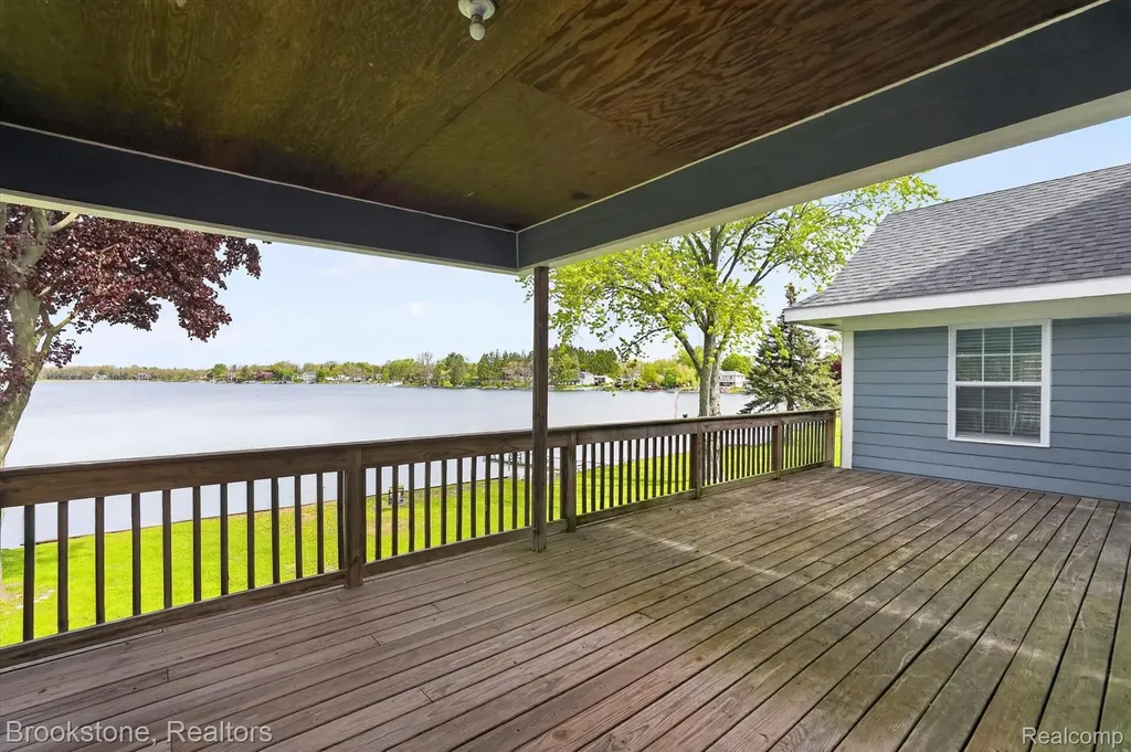3695 Lotus Drive Waterford Charter Township MI 48329