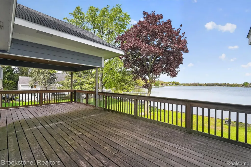 3695 Lotus Drive Waterford Charter Township MI 48329