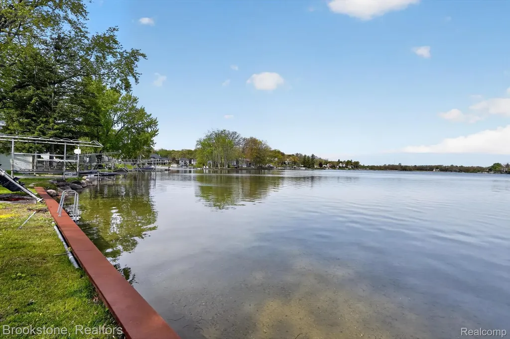 3695 Lotus Drive Waterford Charter Township MI 48329
