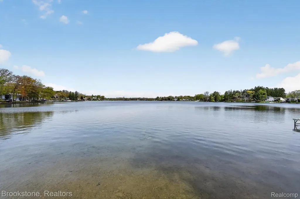 3695 Lotus Drive Waterford Charter Township MI 48329