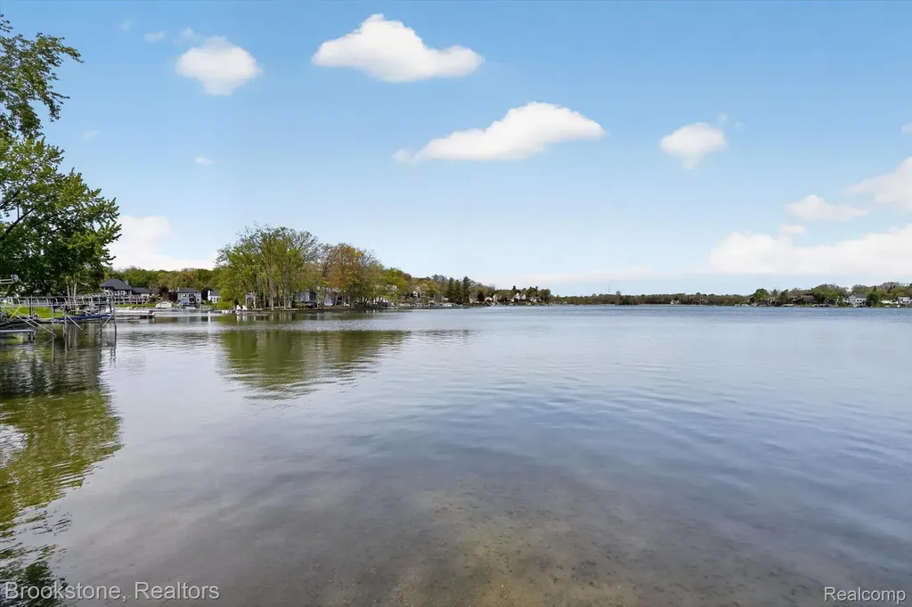 3695 Lotus Drive Waterford Charter Township MI 48329