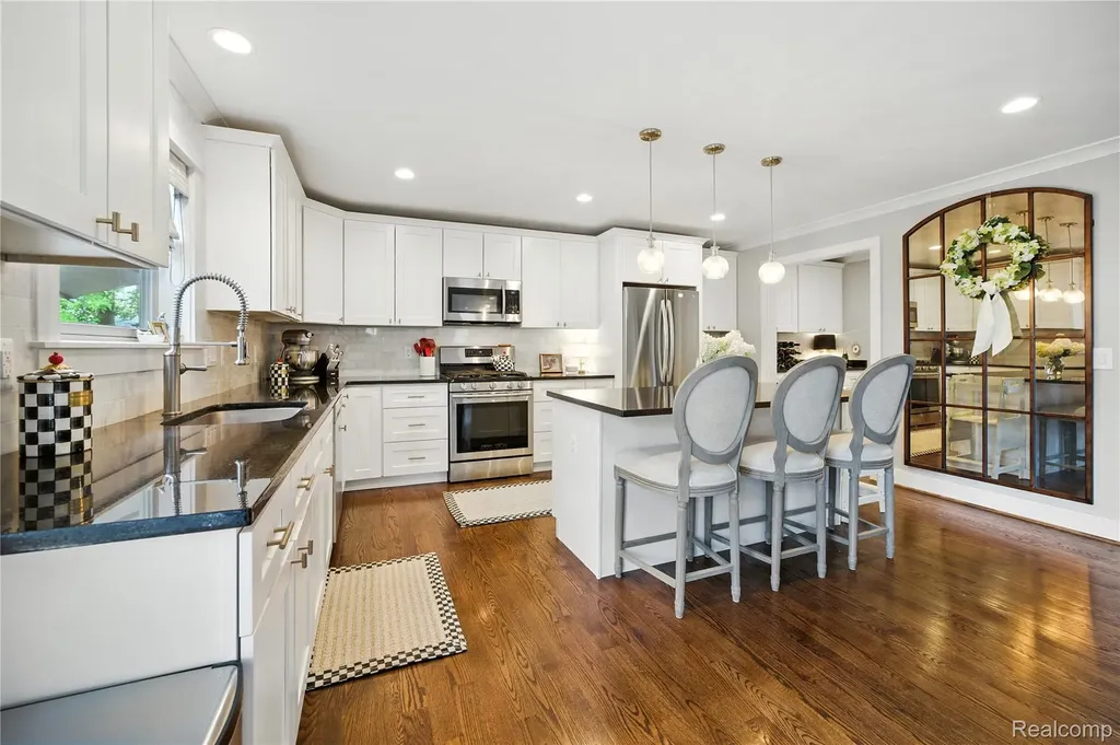 4223 Hampton Boulevard Royal Oak City MI 48073