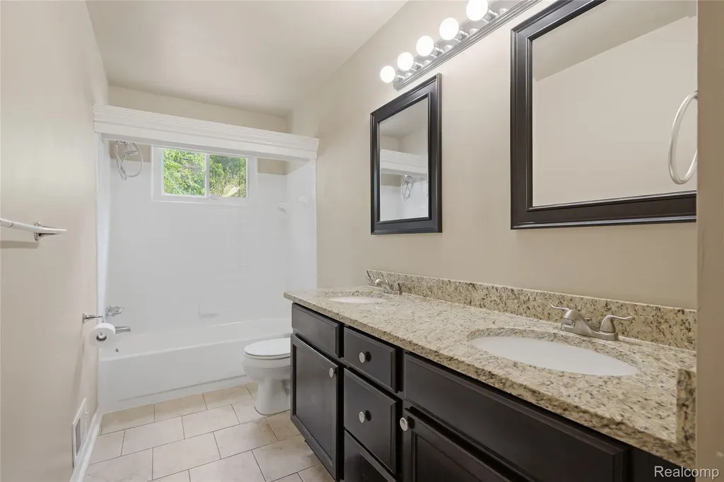 33499 Unicorn Court Westland City MI 48186