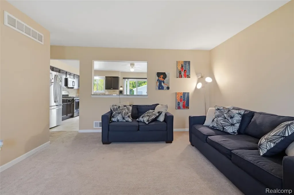 33499 Unicorn Court Westland City MI 48186