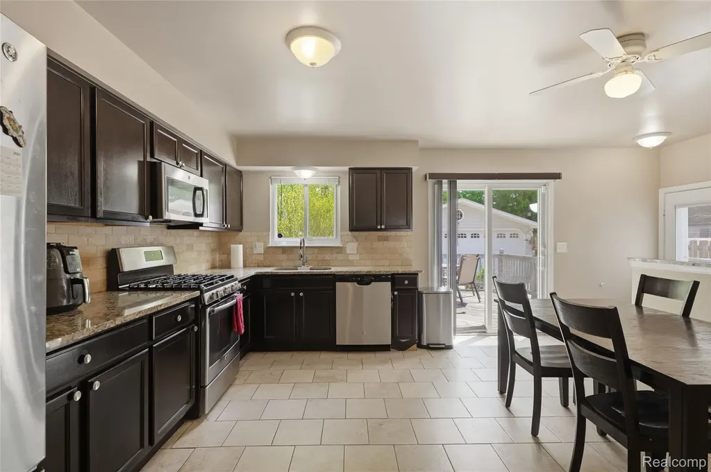 33499 Unicorn Court Westland City MI 48186