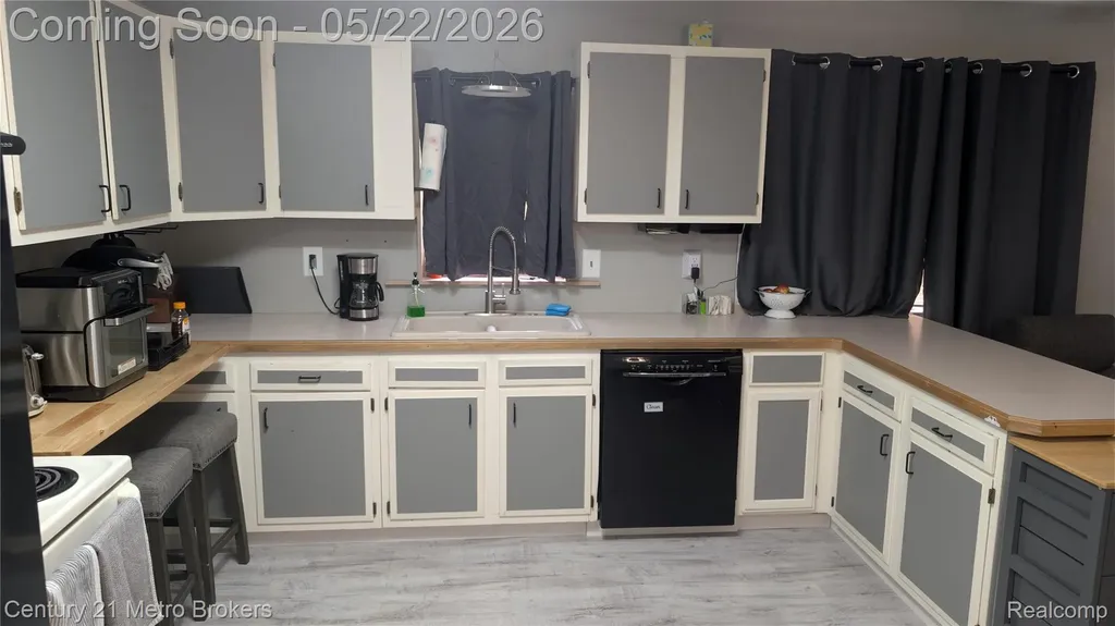 218 N Lapeer Street Davison City MI 48423