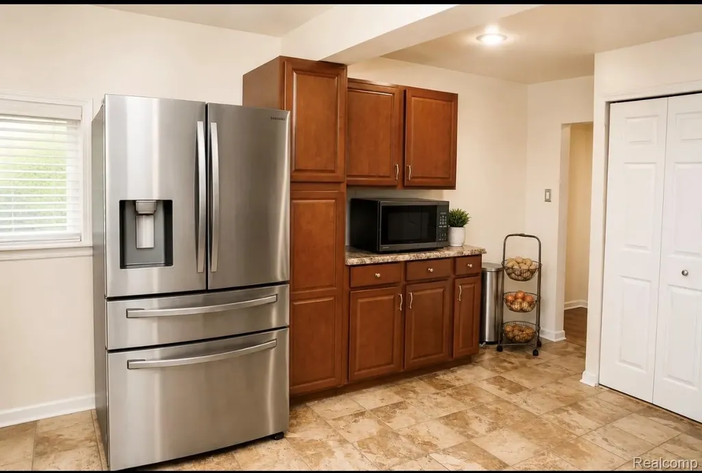 26536 Palmer Boulevard Madison Heights City MI 48071