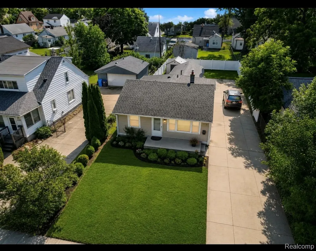 26536 Palmer Boulevard Madison Heights City MI 48071