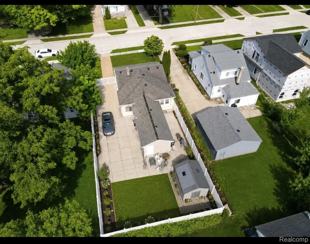 26536 Palmer Boulevard Madison Heights City MI 48071