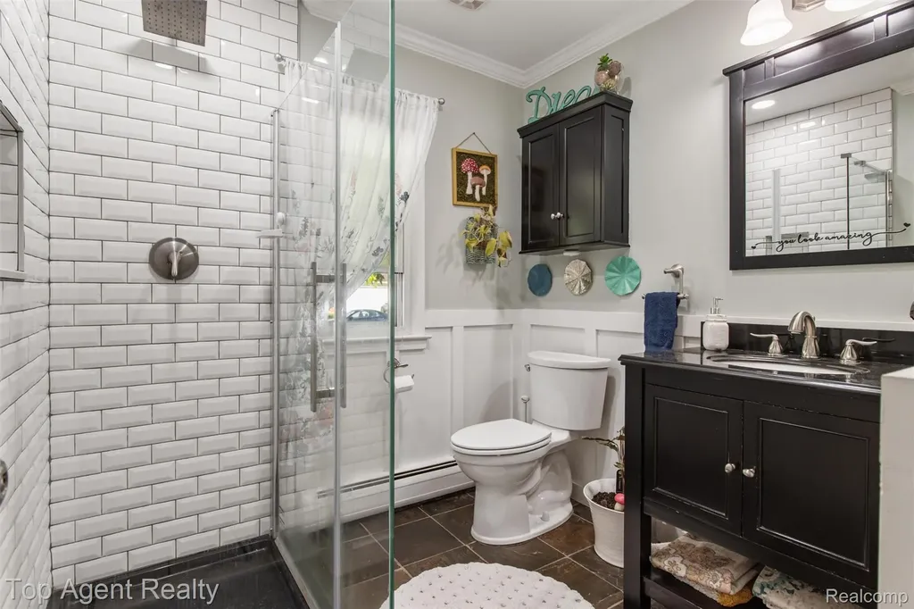 32341 Woody Fraser City MI 48026