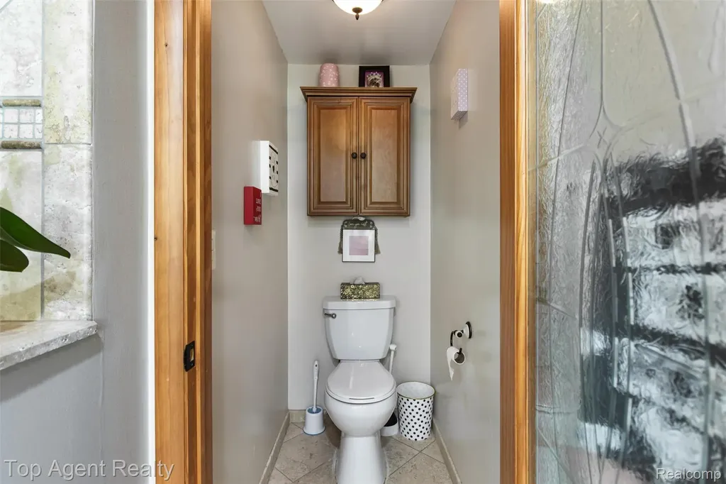 32341 Woody Fraser City MI 48026