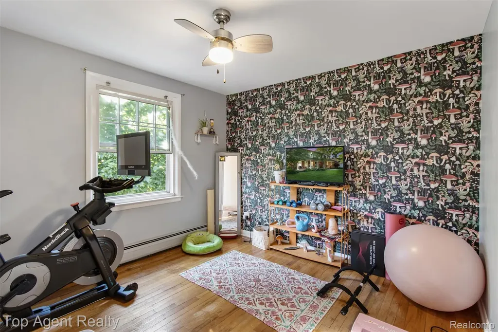 32341 Woody Fraser City MI 48026