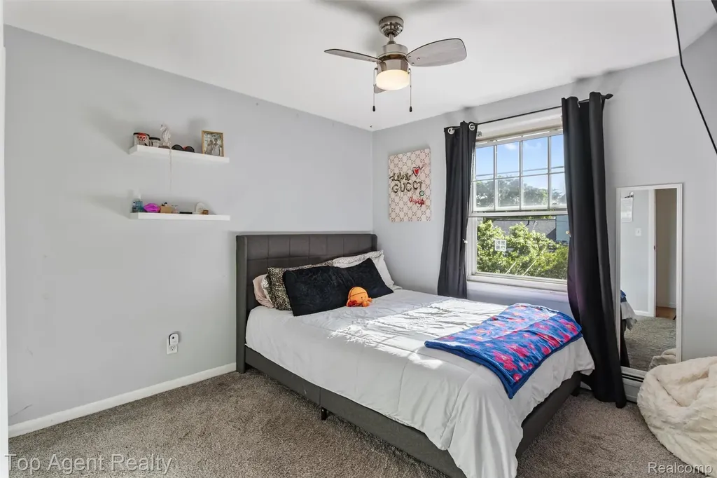 32341 Woody Fraser City MI 48026