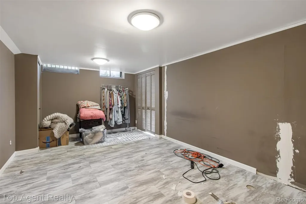 32341 Woody Fraser City MI 48026