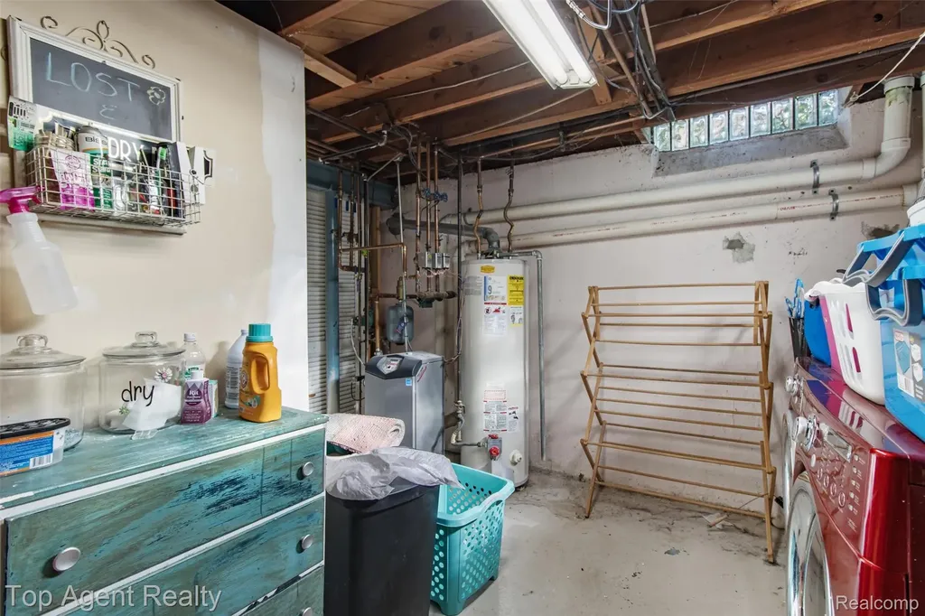 32341 Woody Fraser City MI 48026