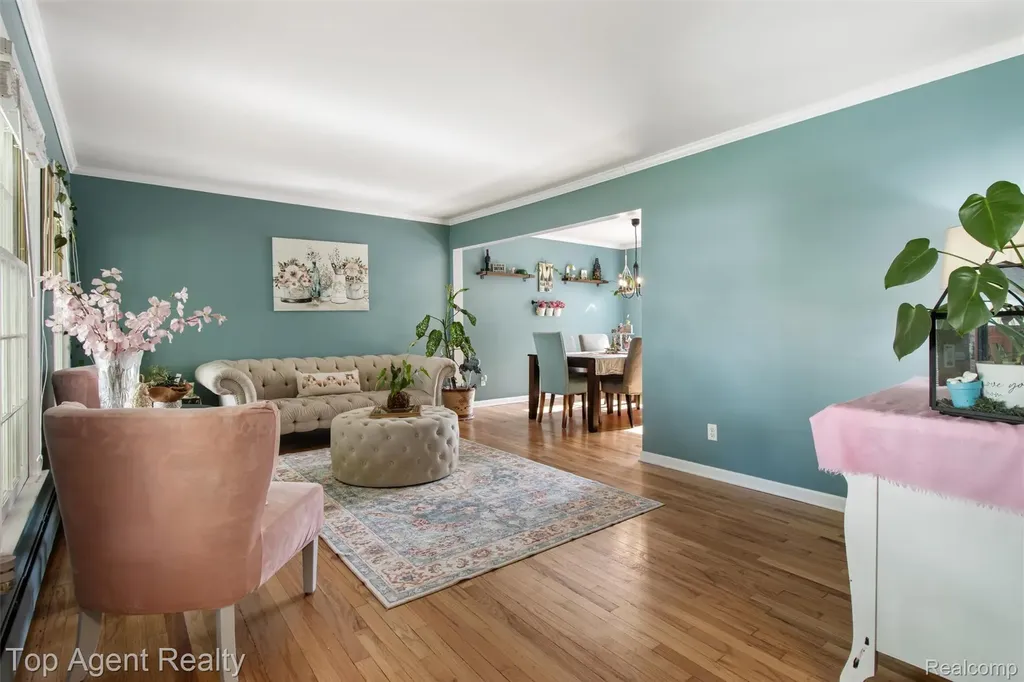 32341 Woody Fraser City MI 48026