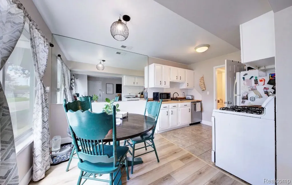 22814 Talford Street Novi City MI 48375