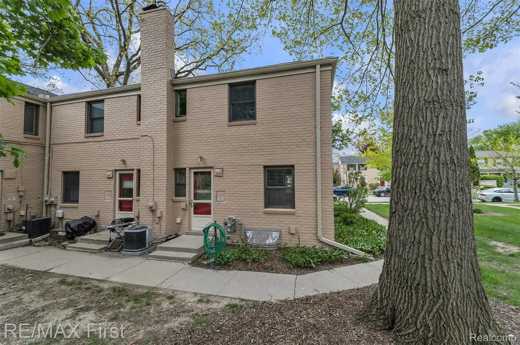 1921 Graefield Road Birmingham City MI 48009