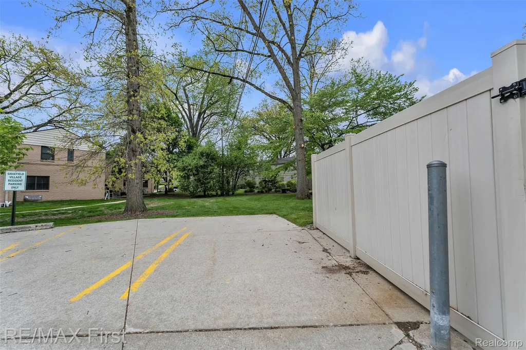 1921 Graefield Road Birmingham City MI 48009
