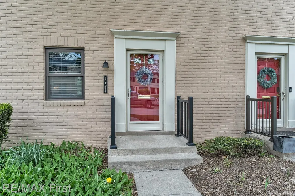 1921 Graefield Road Birmingham City MI 48009