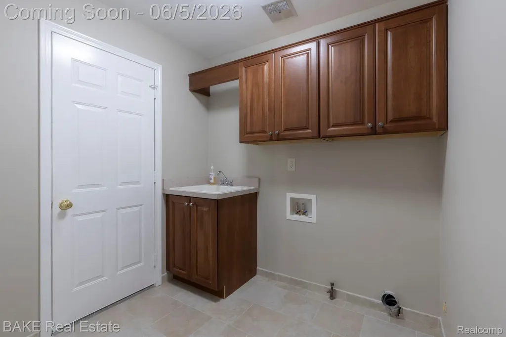 10000 Red Maple Drive Plymouth Charter Township MI 48170
