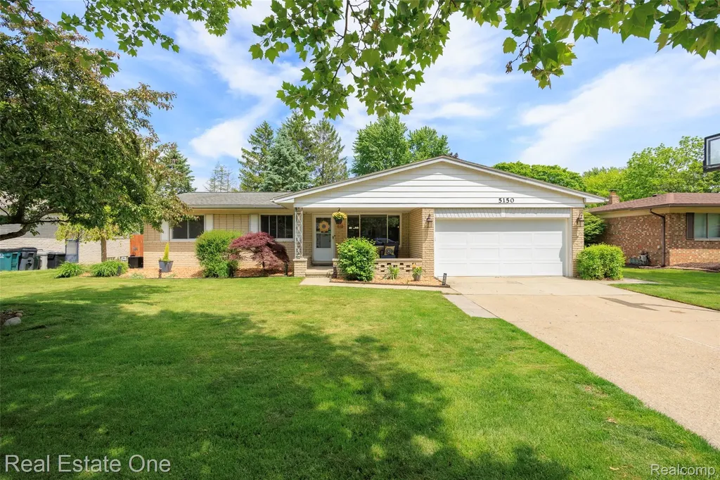 5150 Dayton Drive Troy City MI 48085