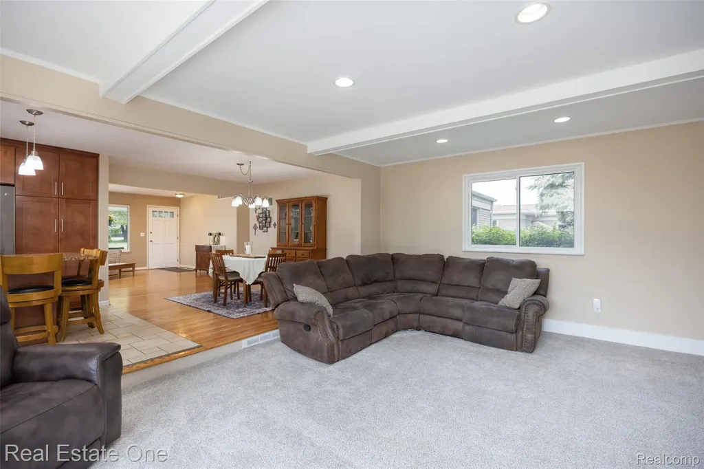 5150 Dayton Drive Troy City MI 48085