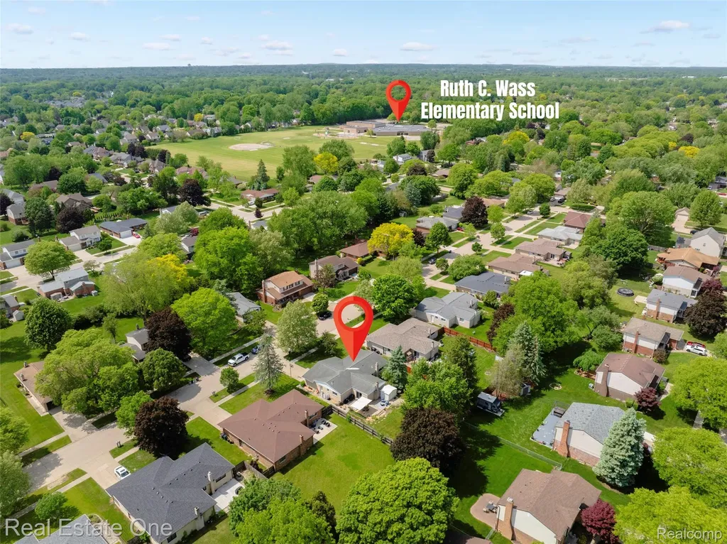 5150 Dayton Drive Troy City MI 48085
