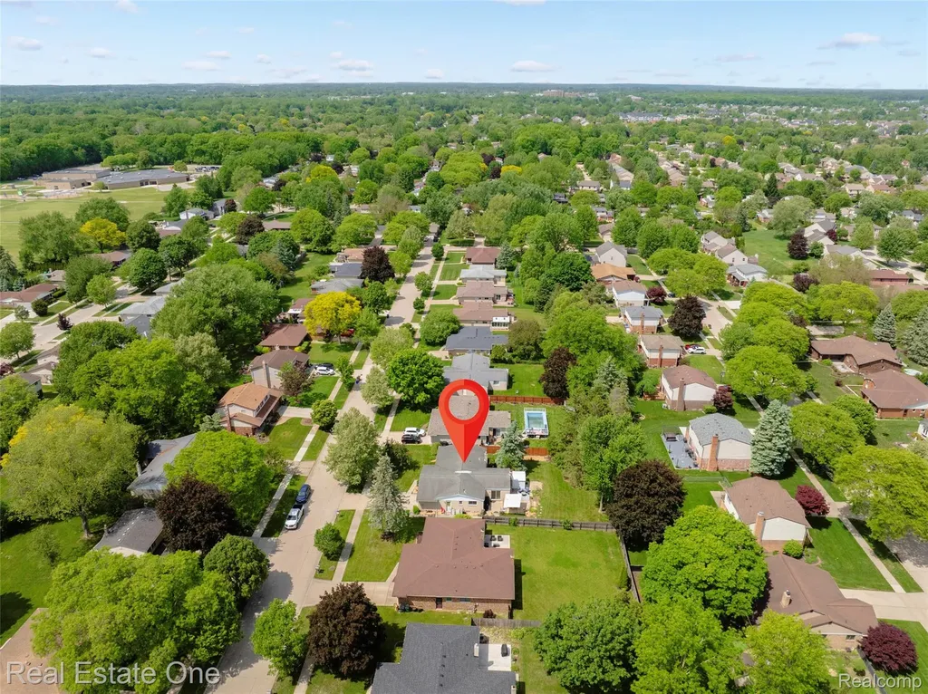 5150 Dayton Drive Troy City MI 48085