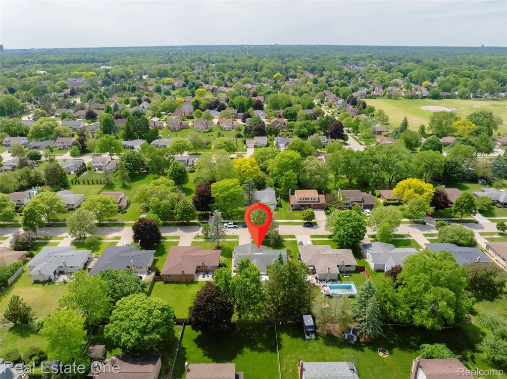 5150 Dayton Drive Troy City MI 48085