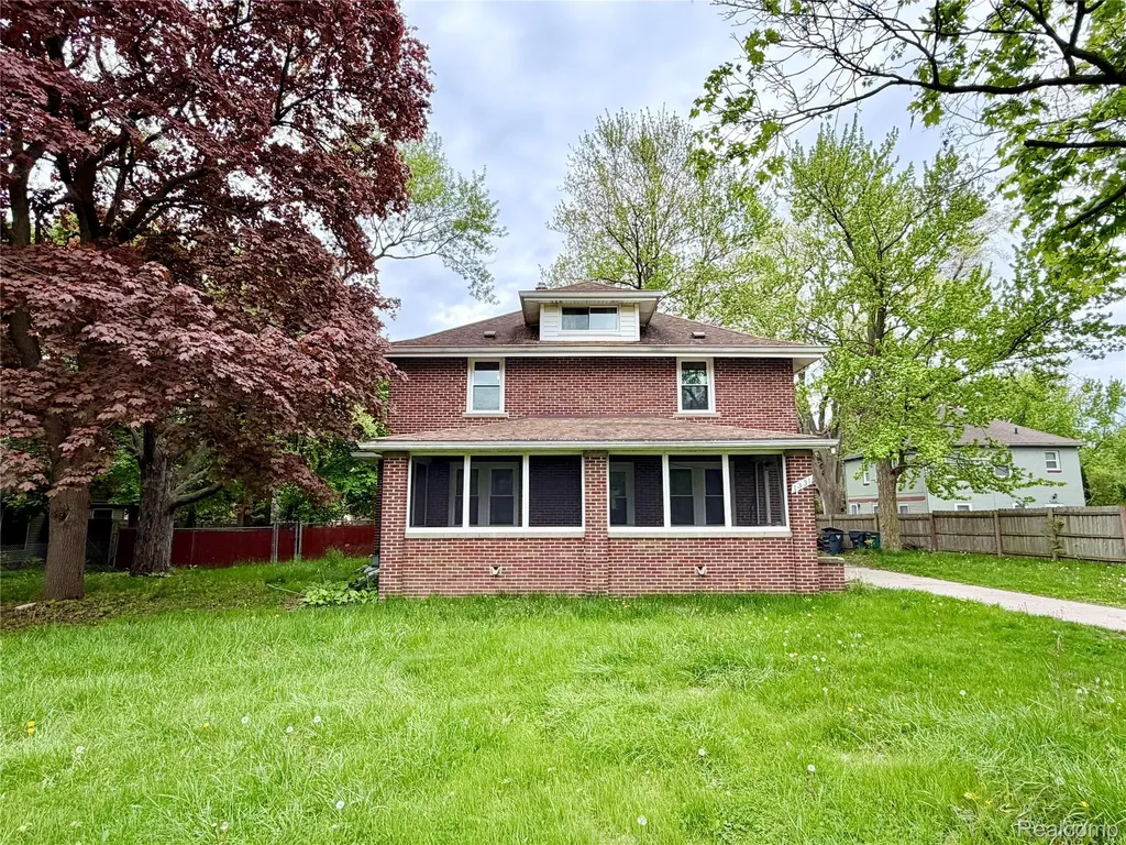 1331 South Boulevard W Troy City MI 48098