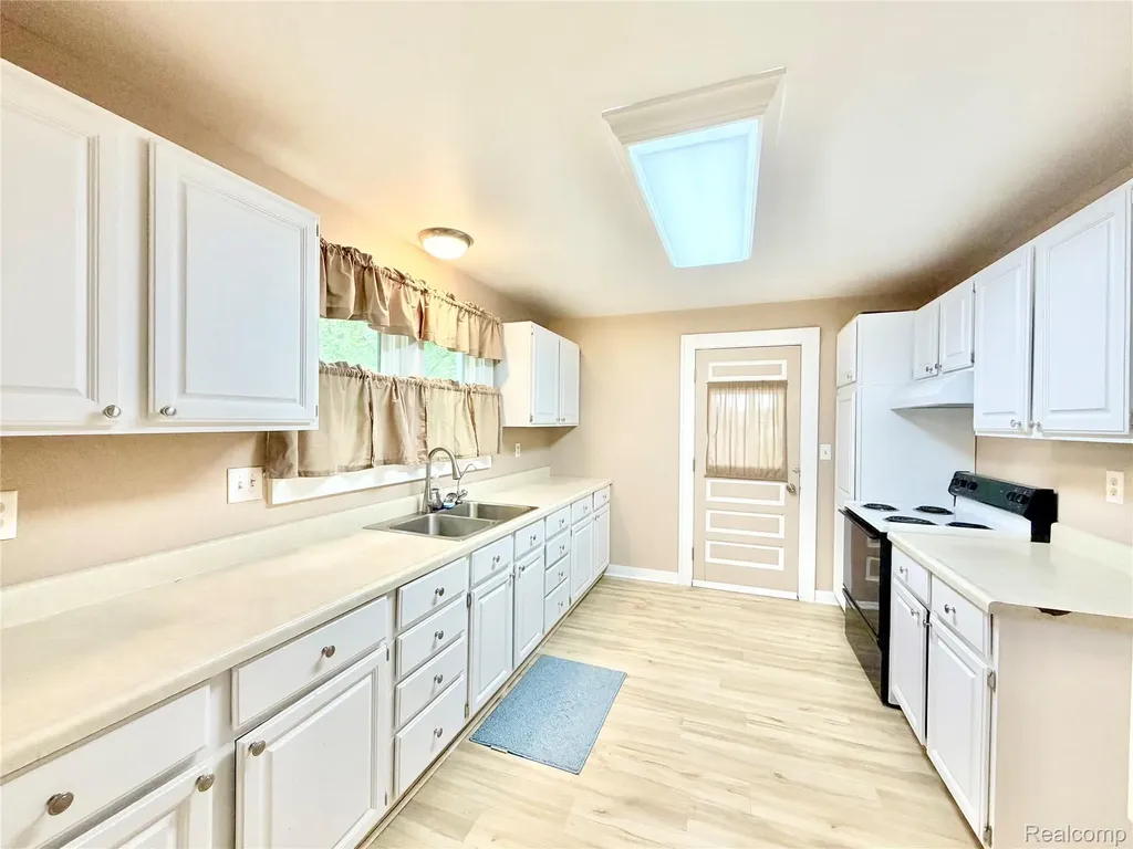 1331 South Boulevard W Troy City MI 48098