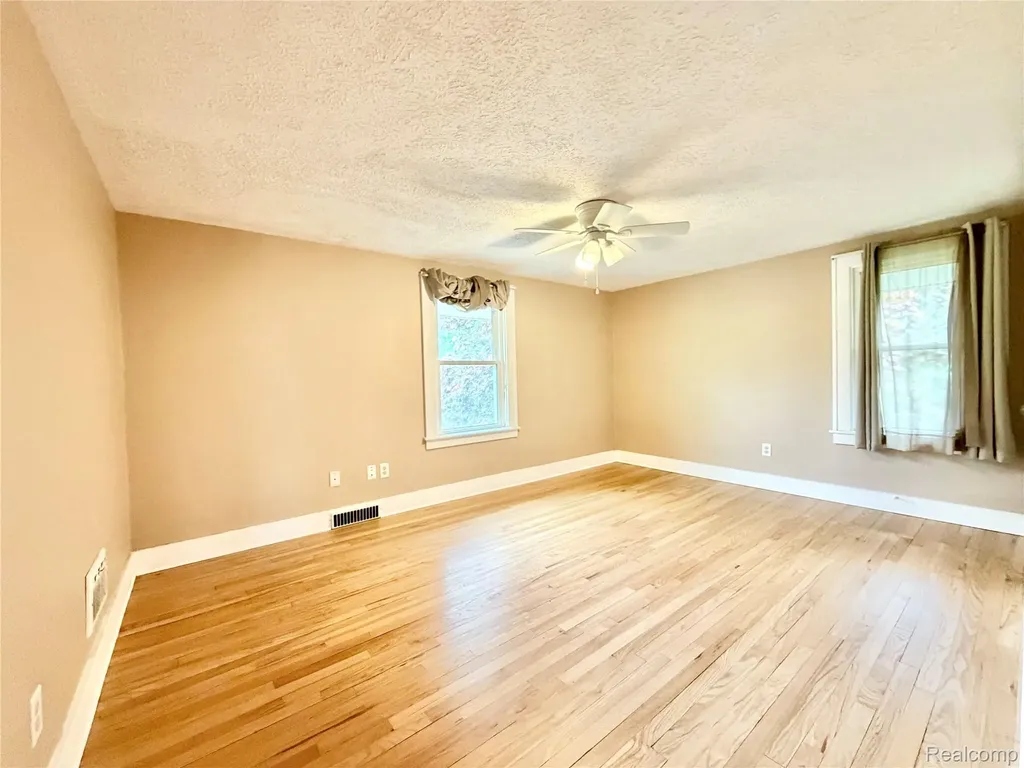 1331 South Boulevard W Troy City MI 48098