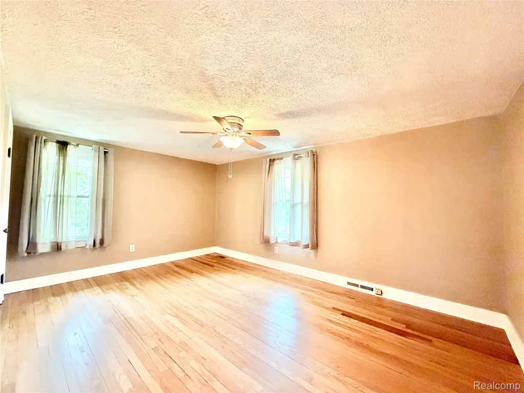 1331 South Boulevard W Troy City MI 48098
