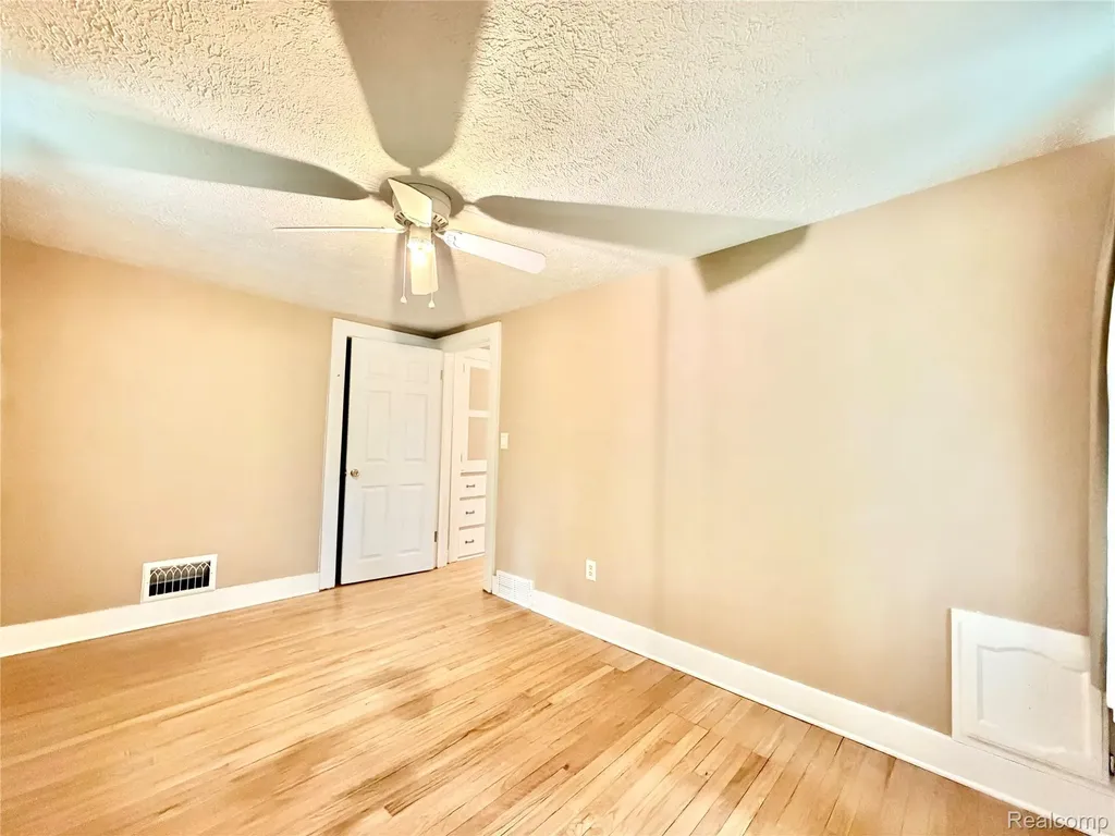 1331 South Boulevard W Troy City MI 48098