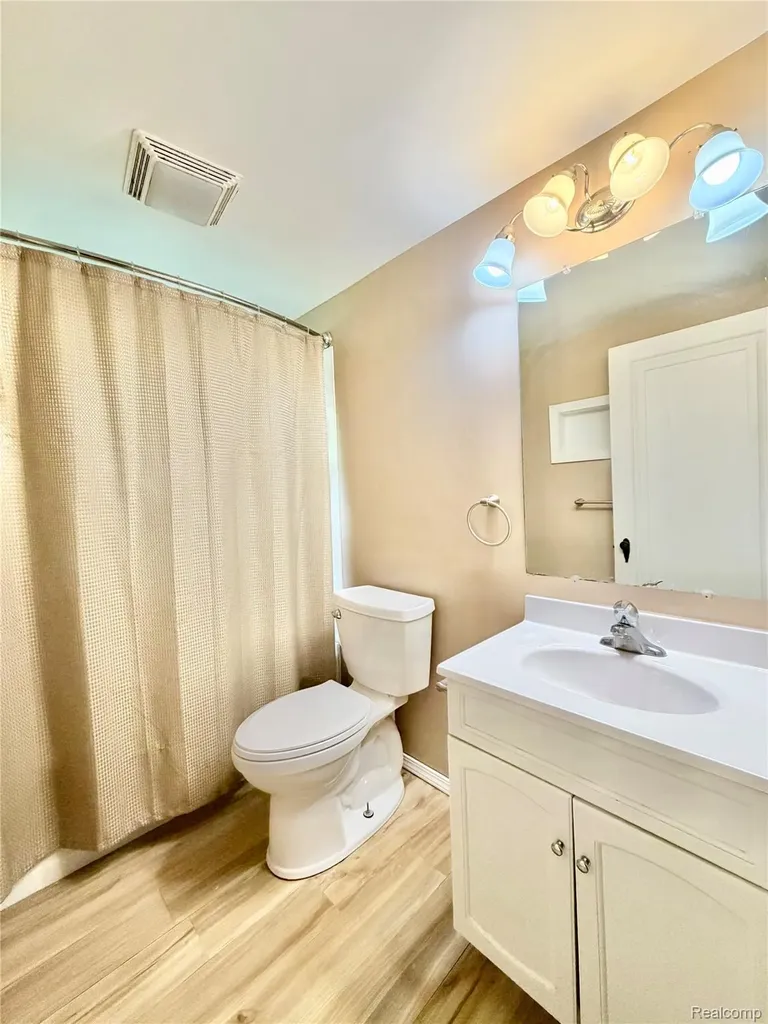 1331 South Boulevard W Troy City MI 48098