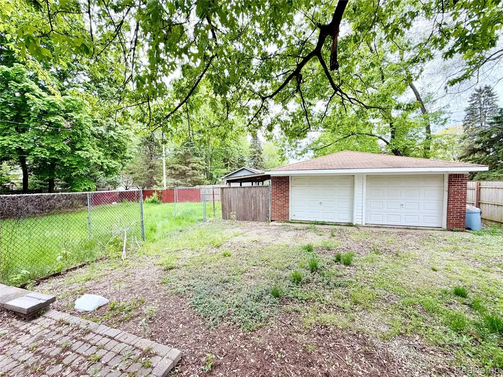 1331 South Boulevard W Troy City MI 48098