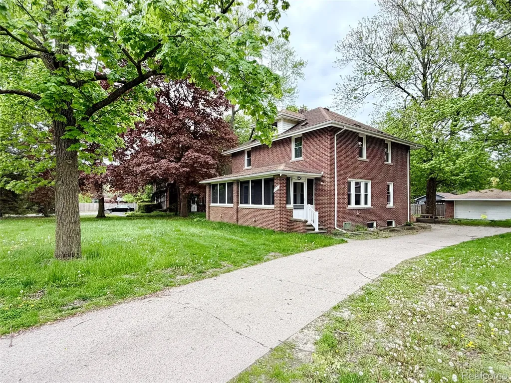 1331 South Boulevard W Troy City MI 48098