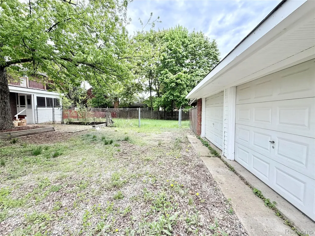 1331 South Boulevard W Troy City MI 48098
