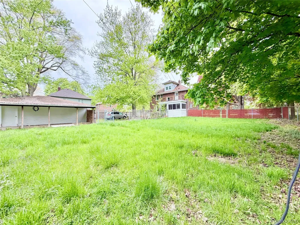 1331 South Boulevard W Troy City MI 48098