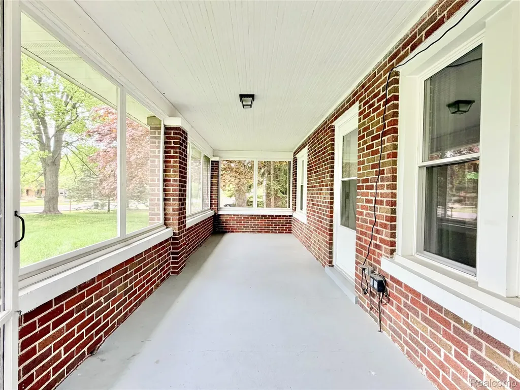 1331 South Boulevard W Troy City MI 48098