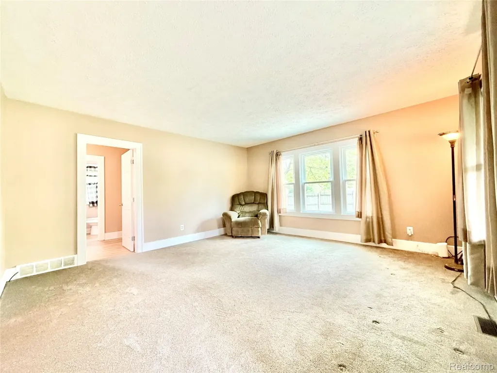 1331 South Boulevard W Troy City MI 48098