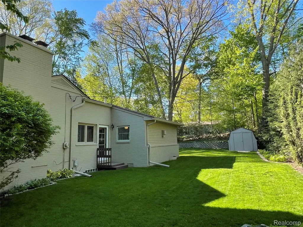 46151 Bloomcrest Drive Northville Township MI 48167