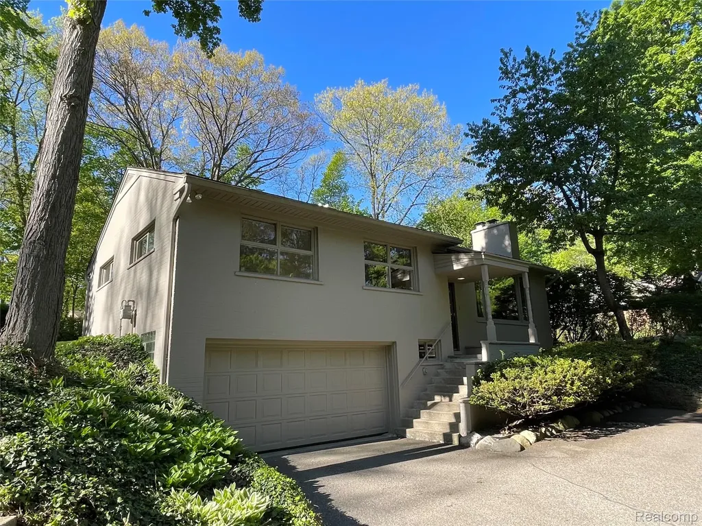 46151 Bloomcrest Drive Northville Township MI 48167