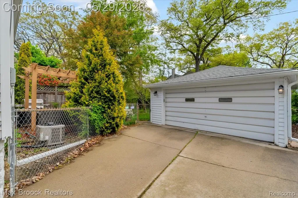 1207 Hoffman Avenue Royal Oak City MI 48067