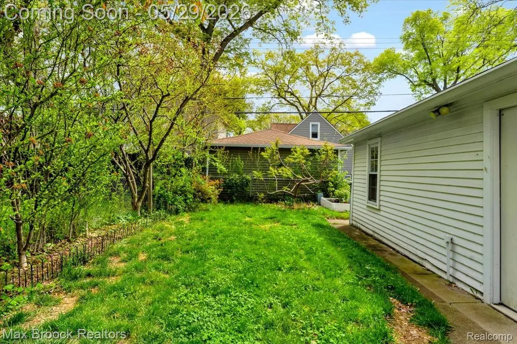 1207 Hoffman Avenue Royal Oak City MI 48067