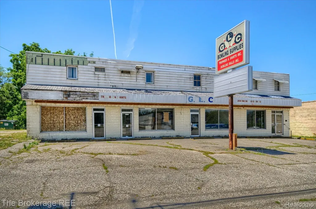 4032 Fenton Road Flint Charter Township MI 48507