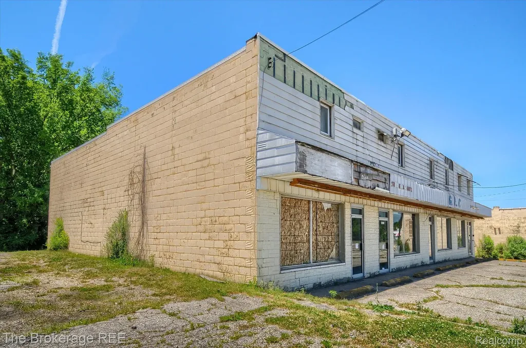 4032 Fenton Road Flint Charter Township MI 48507