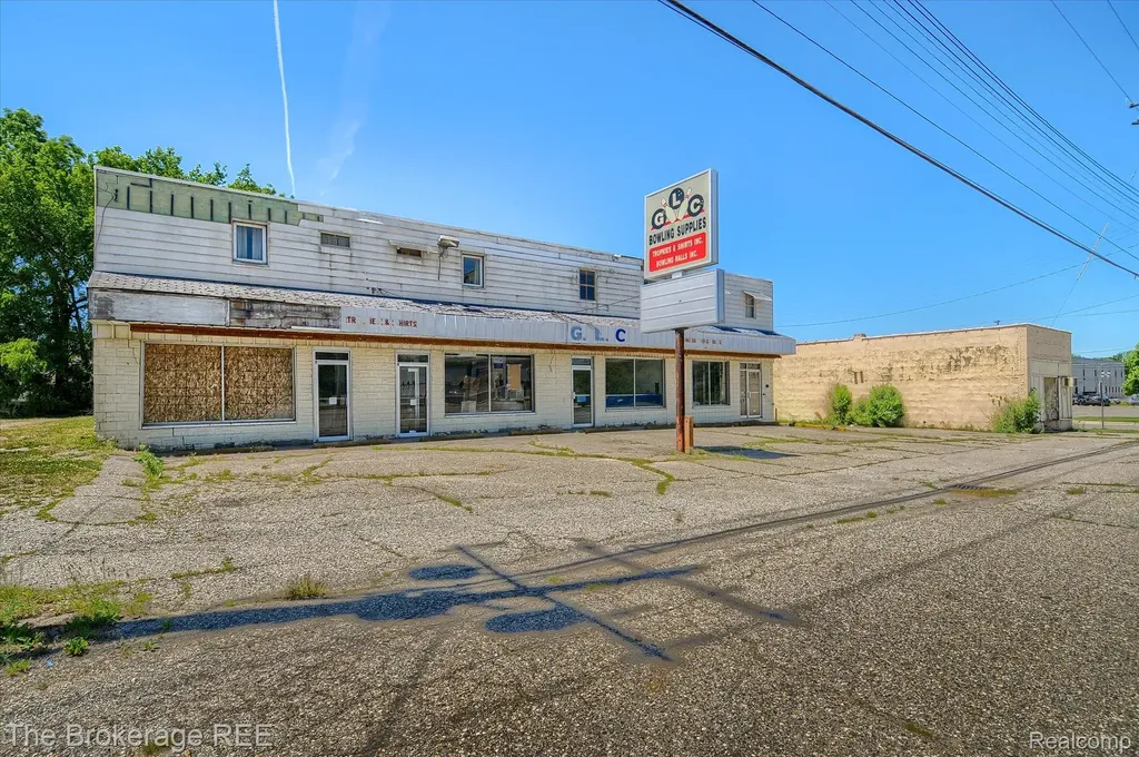4032 Fenton Road Flint Charter Township MI 48507