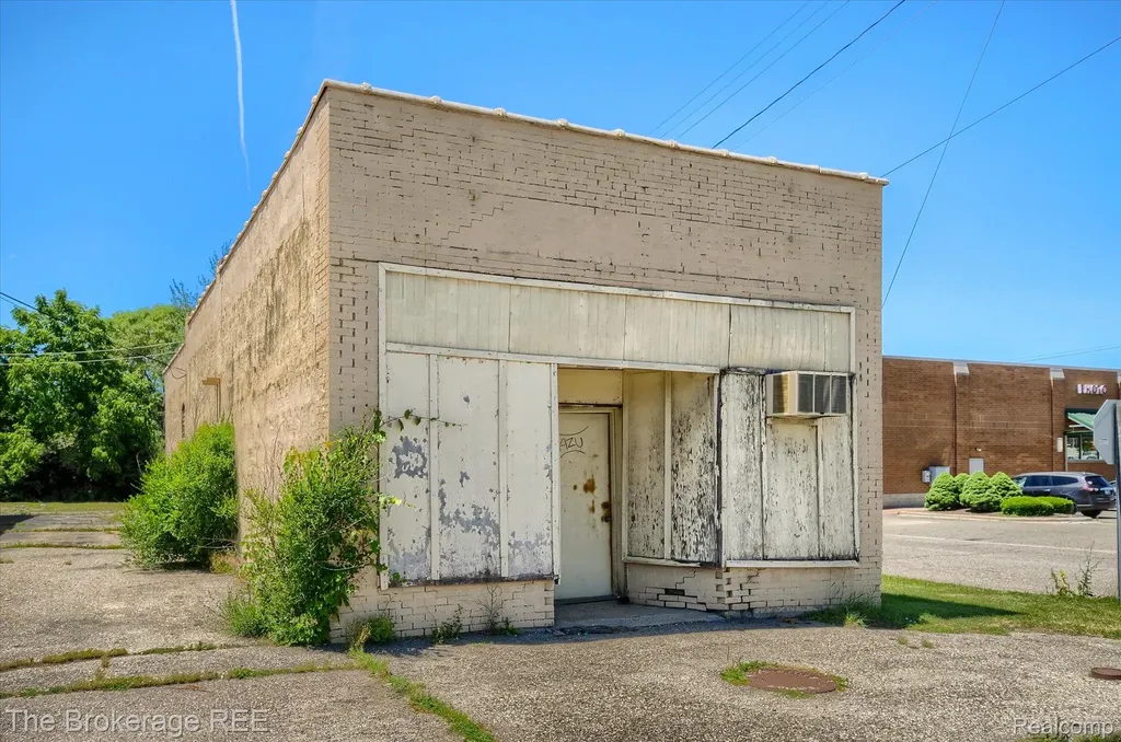 4032 Fenton Road Flint Charter Township MI 48507